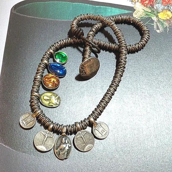 Uno de 50 Medallion Coin Reversible RETIRED Necklace - Picture 1 of 8